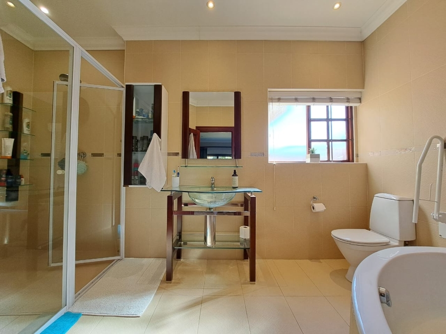 3 Bedroom Property for Sale in Bonza Bay Eastern Cape